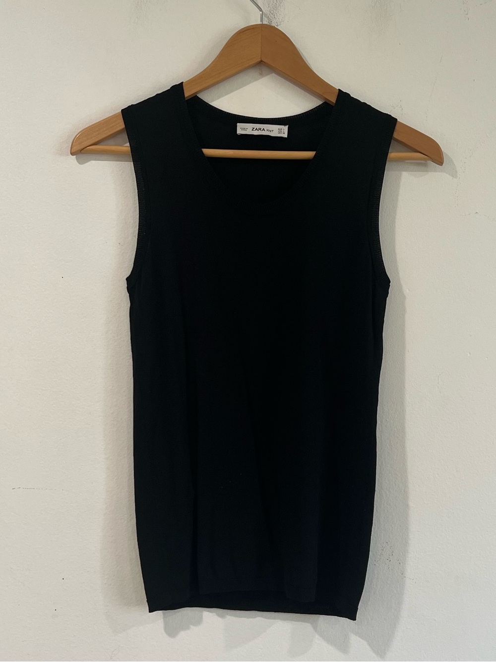 Zara Black Sleeveless Knit Top L